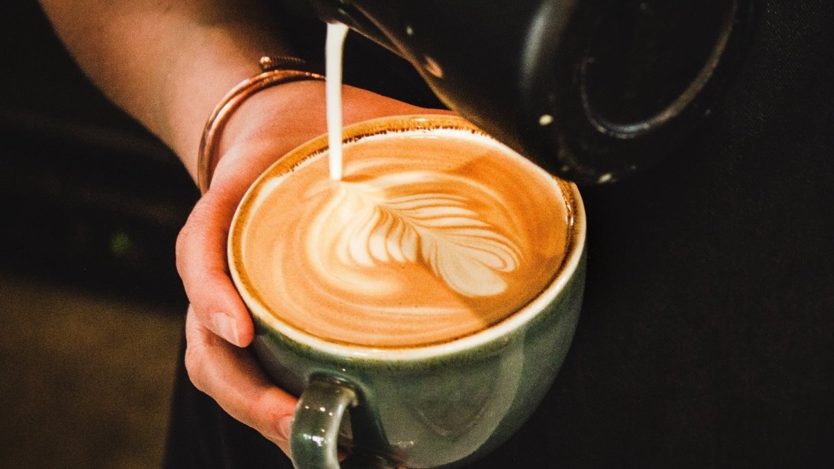 カフェオレとカフェラテの違いについて - BRUE COFFEE